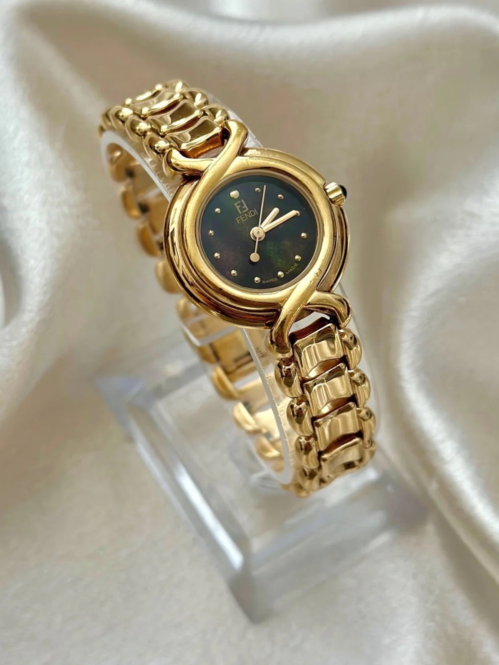 AUTHENTIC VINTAGE FENDI BLACK MOTHER-OF-PEARL WATCH